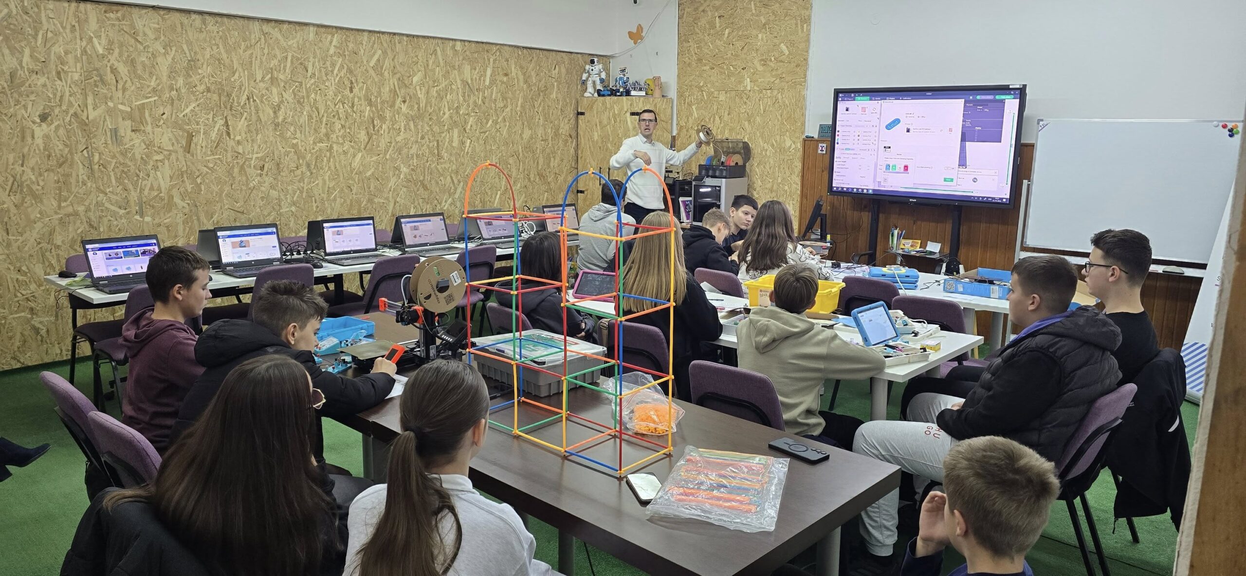 STEM CAMP – Istraži, nauči, kreiraj | Naukom do novih vještina
